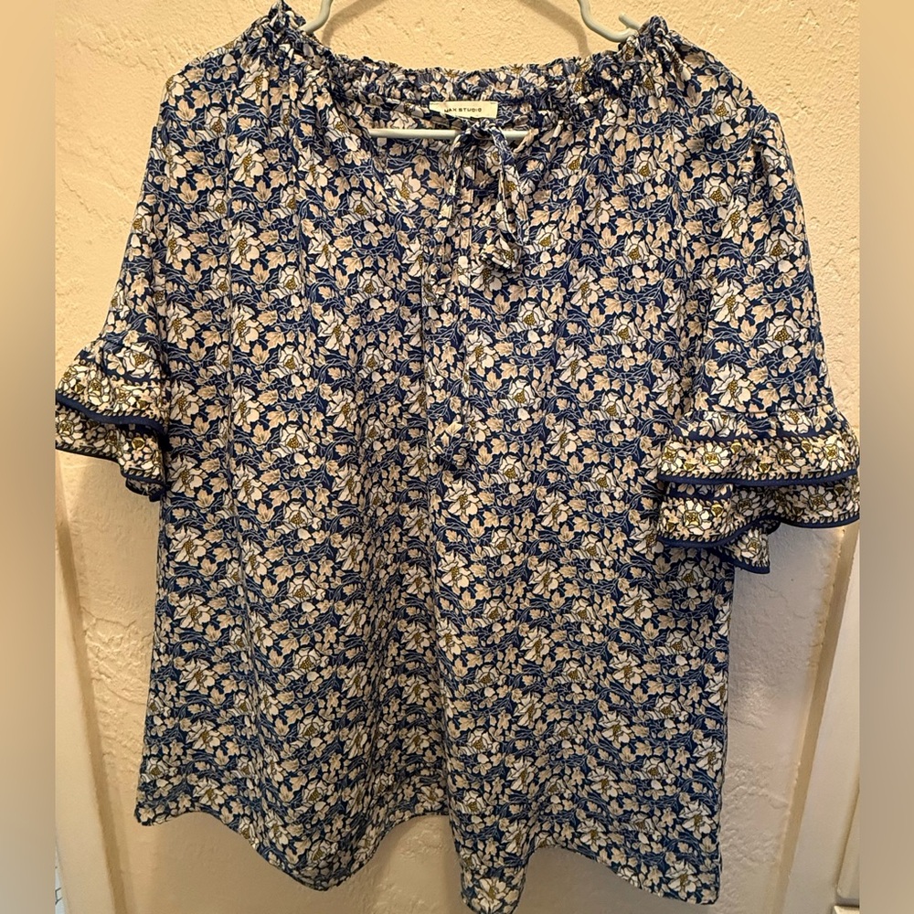 Floral Blue and White Max Studio Women's Top